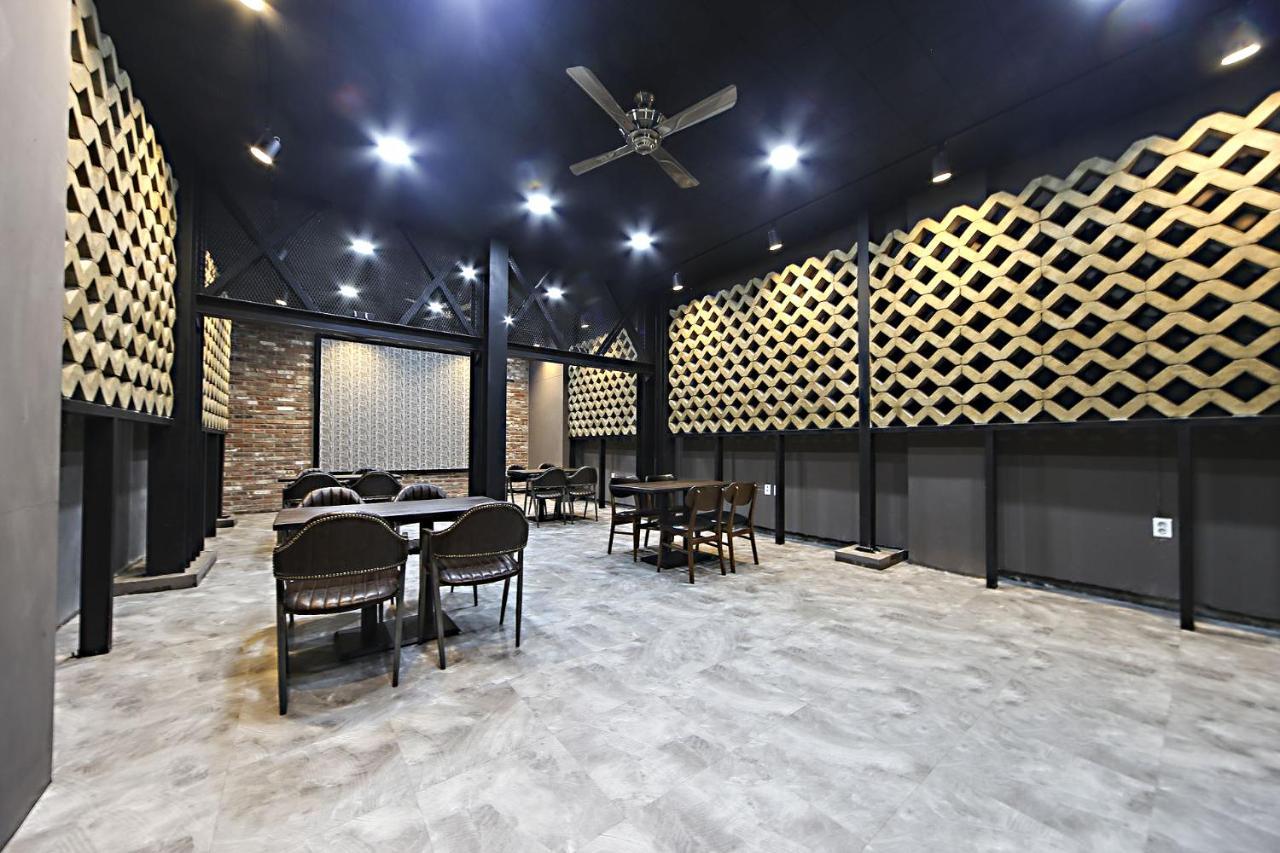 Masan Almond Hotel Changwon Exterior foto