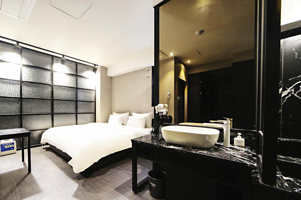 Masan Almond Hotel Changwon Exterior foto
