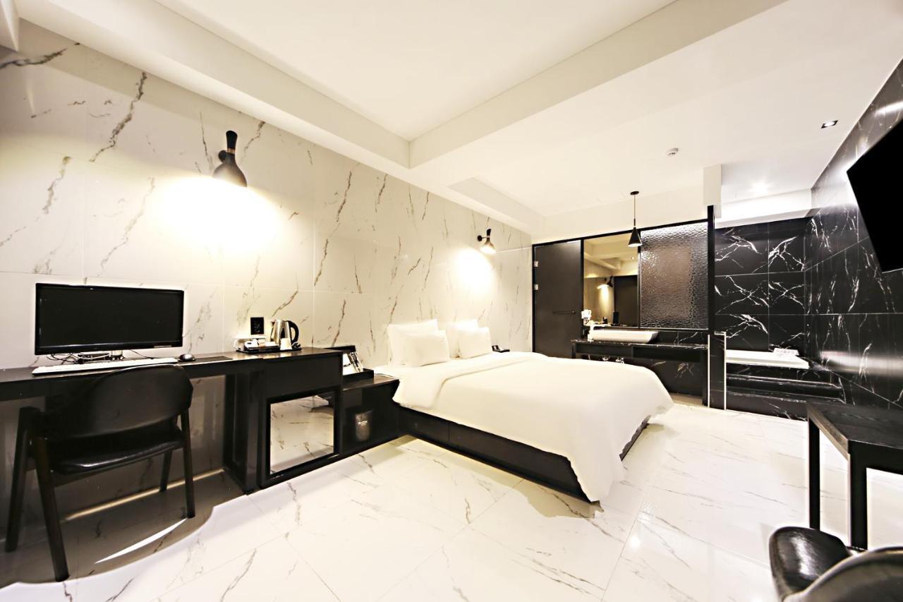 Masan Almond Hotel Changwon Exterior foto