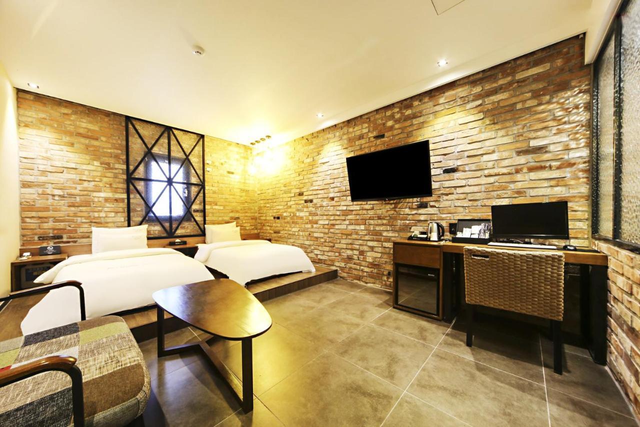 Masan Almond Hotel Changwon Exterior foto