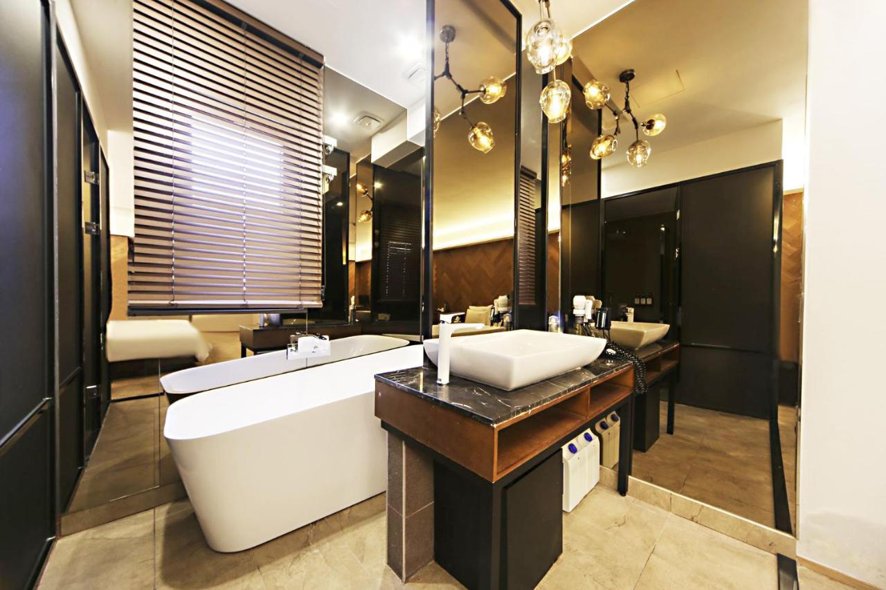 Masan Almond Hotel Changwon Exterior foto